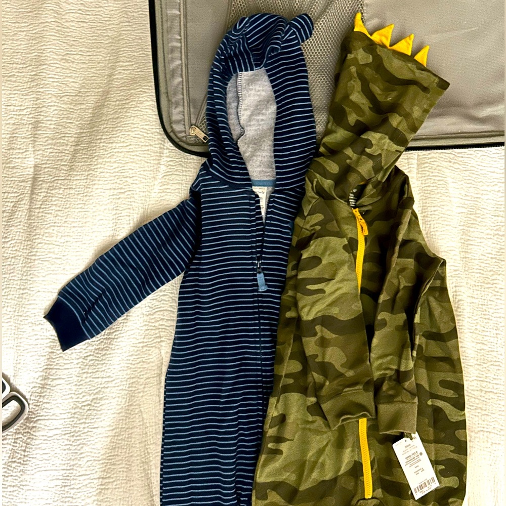NWT Carter’s Bundle 24m Hooded Jumpsuits (2)